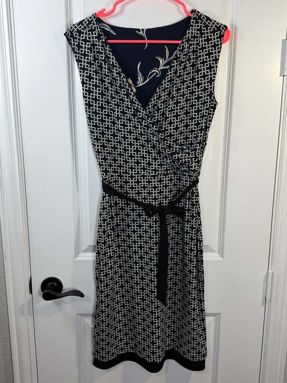 White House Black Market Reversible Matte Jersey Floral & Geometric Dress - Picture 7 of 9